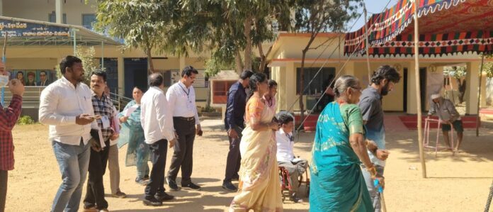శివన్న గూడ పోలింగ్ కేంద్రాన్ని పరిశీలించిన ఆర్డిఓ