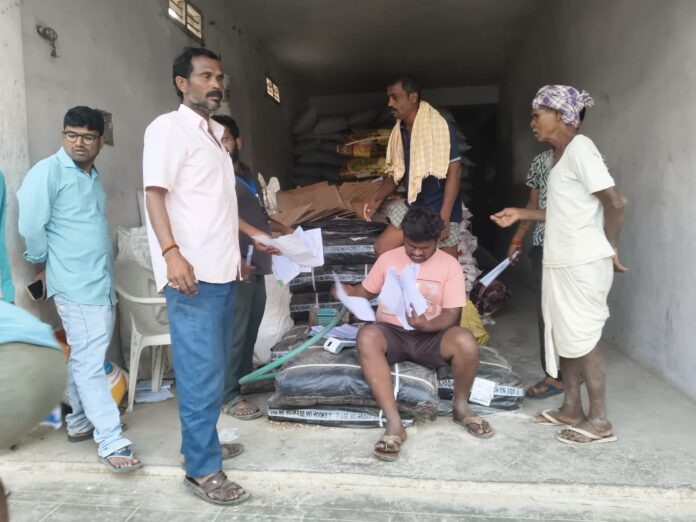 మన గ్రోమోర్ సెంటర్ ఫర్టిలైజర్ లైసెన్స్ రద్దు