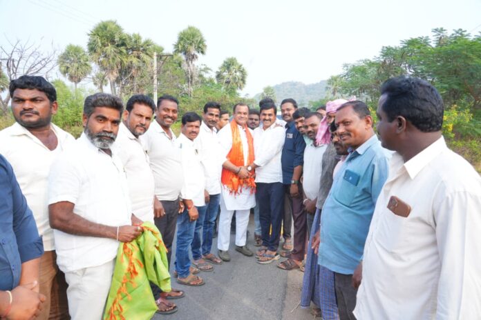 రోడ్లు,గ్రామాల అభివృద్ధే లక్ష్యం : మంత్రి