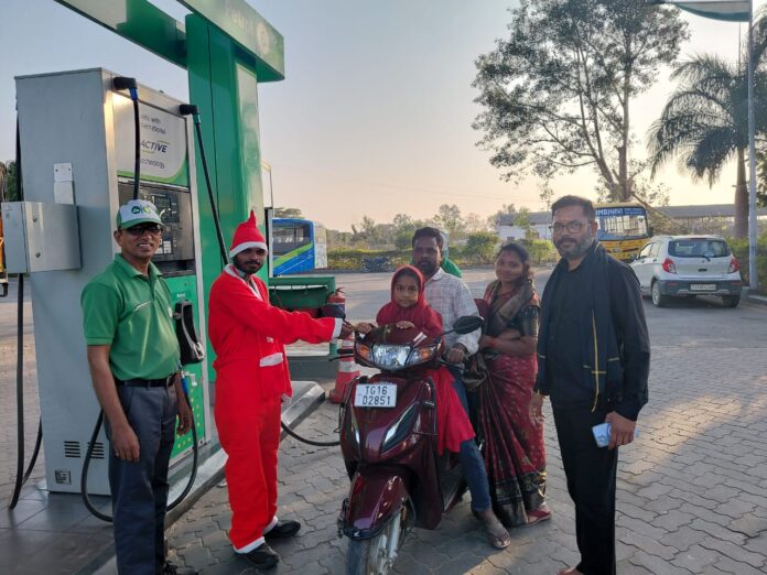 శాంభవి పెట్రోల్ బంక్ ఆధ్వర్యంలో క్రిస్మస్ వేడుకలు