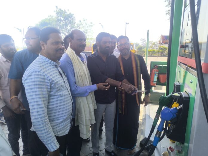 శాంభవి ఫిల్లింగ్ స్టేషన్ ను ప్రారంభించిన ఈరవత్రి రాజశేఖర్