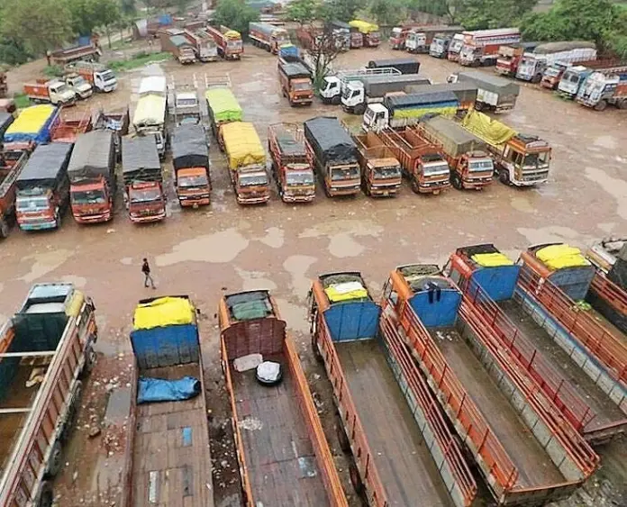 తెలంగాణలో మొదలైన లారీల బంద్