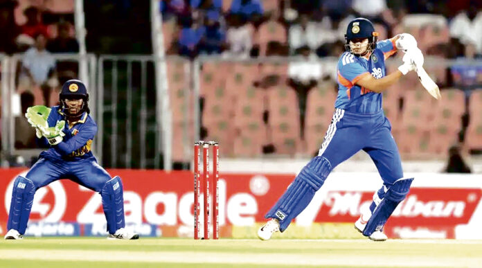 షెఫాలీ సూపర్ షో