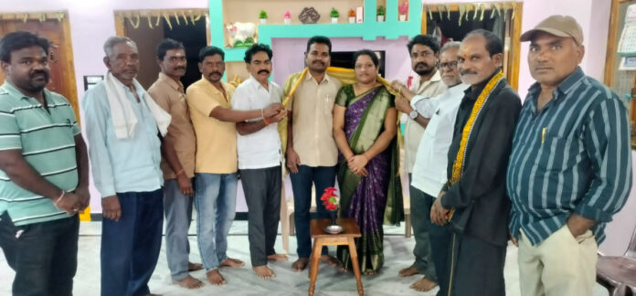 ఏకగ్రీవం సర్పంచ్ కు ఘన సన్మానం