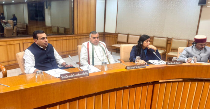 హైదరాబాద్ చుట్టూ వేగవంతమైన రైలు రవాణా వ్యవస్థ ఏర్పాటు చేయాలి