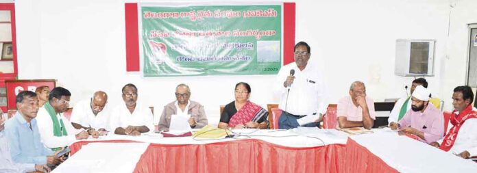 సాగు, తాగు నీటి ప్రాజెక్టులను పూర్తిచేయాలి