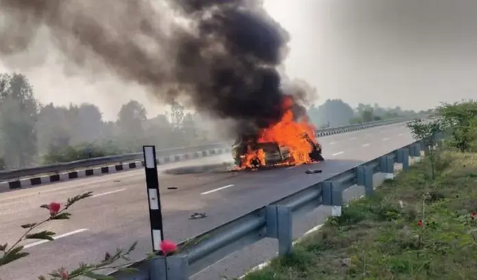 ఘోర రోడ్డు ప్రమాదం..ఒకే కుటుంబానికి చెందిన ఐదుగురు మృతి