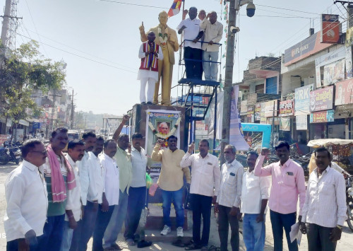 మతం ముసుగులో అధికారం చెలాయిస్తున్న బీజేపీ