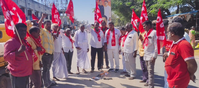 ఉపాధి హామీ చట్టాన్ని నీరుగార్చడమే బీజేపీ లక్ష్యం