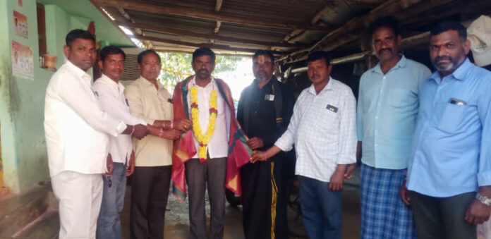 Badithela Rajaiah felicitated the Sarpanch of Edlapalli.!