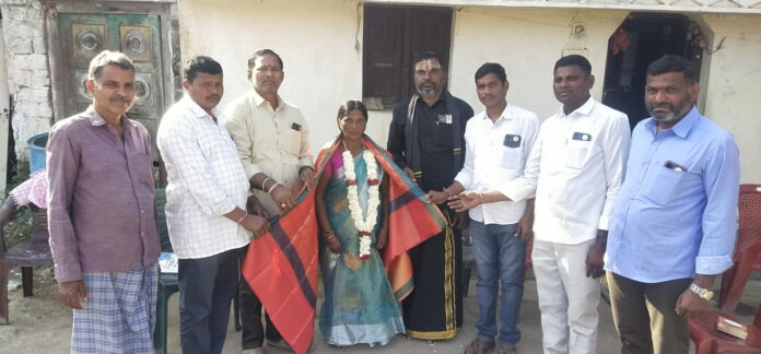 కొయ్యుర్ సర్పంచ్ కు బడితేల రాజయ్య సన్మానం.!