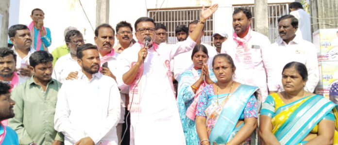 పథకాలు ఇయ్యలే.. పనులు చేయలే.!