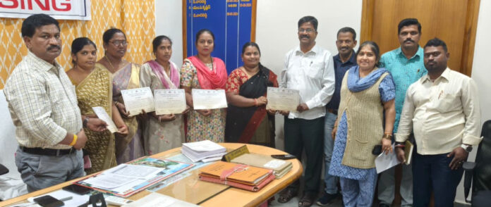 శిక్షణ పొందిన సభ్యులకు సర్టిఫికెట్లు అందజేత