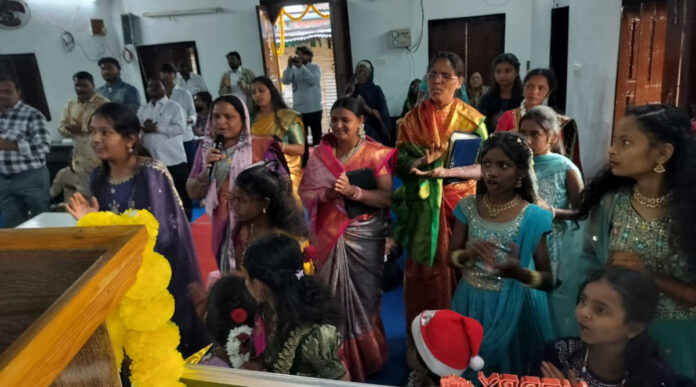 కుభీర్ లో ఘనంగా క్రిస్మస్ వేడుకలు