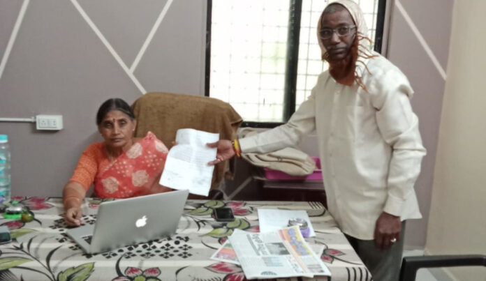 ప్రభుత్వ స్థలంలో ఇంటి నిర్మాణంపై ఎంపీడీవోకు ఫిర్యాదు