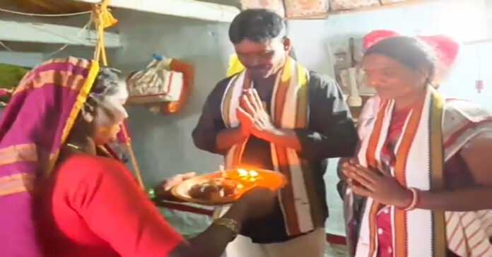 Congress candidate Usha-Santosh Mestri blessed with aarti