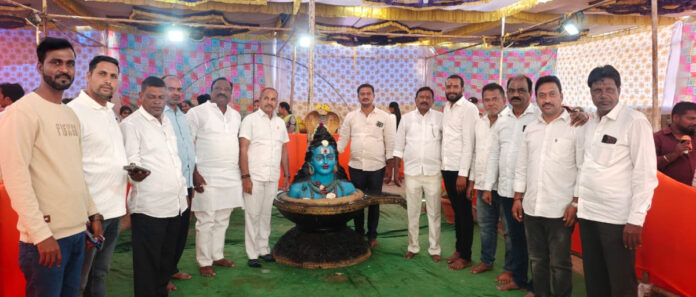 పట్టణంలో ఇసుక శిల్పాలను సందర్శించిన కాంగ్రెస్ నాయకులు