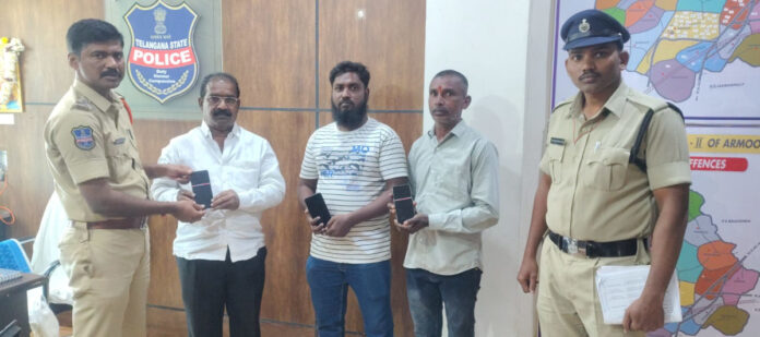 Delivery of mobile phones through CEIR portal