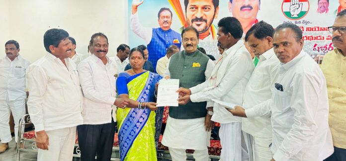 Distribution of CMRF cheques