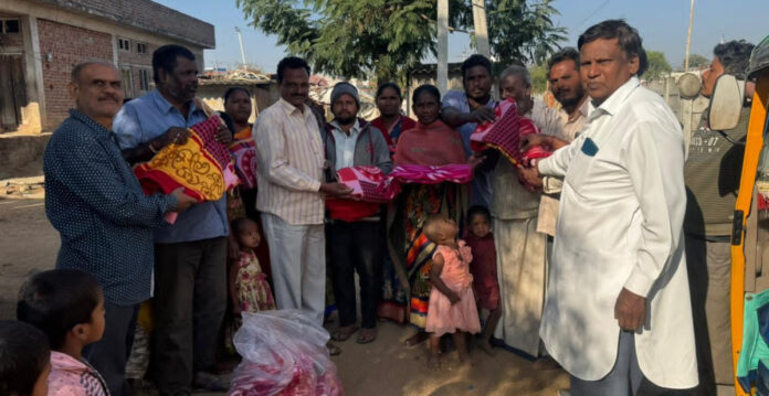 60 కుటుంబాలకు రగ్గుల పంపిణీ