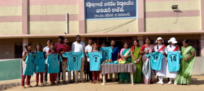 Distribution of sportswear to students