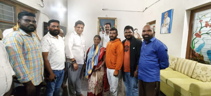 కొయ్యుర్ సర్పంచ్ కొండ రాజమ్మకు దుద్దిళ్ల శ్రీనుబాబు సన్మానం