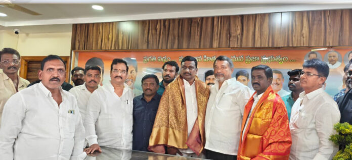 గ్రామాల అభివృద్ధికి కృషి చేయాలి: ఎమ్మెల్యే బీఎల్ఆర్