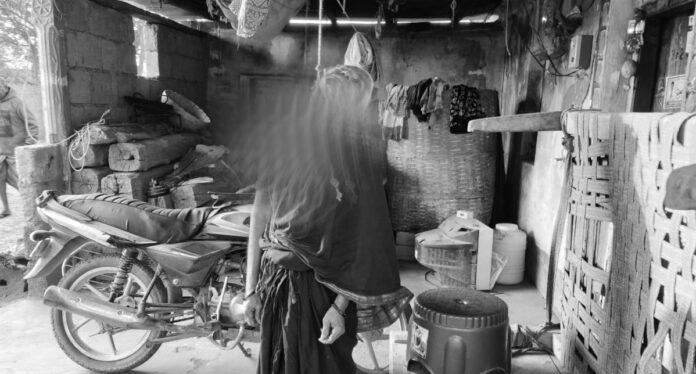 Elderly woman dies by hanging