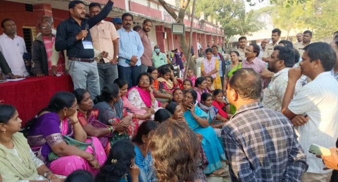 రేమ్యునరేషన్ పెంచాలని ఎన్నికల పిఓ, ఒపిఓలు ఆందోళన