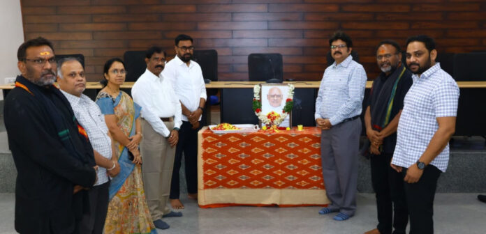 మాజీ సీఎం రోశయ్య సేవలు చిరస్మరణీయం: కలెక్టర్