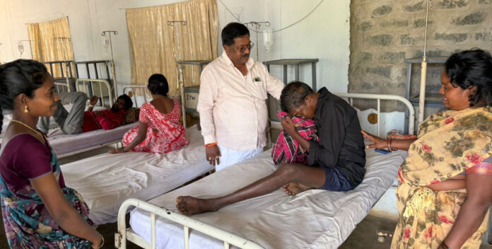 అనుచరుడు రమేష్ ను పరామర్శించిన మాజీ ఎమ్మెల్యే తాటి