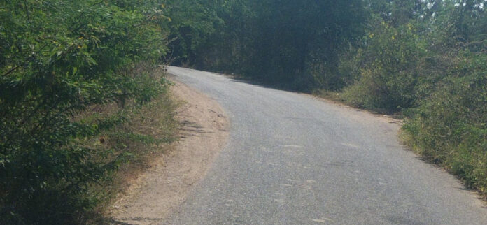 Gattuppal-Puttapaka road should be repaired immediately