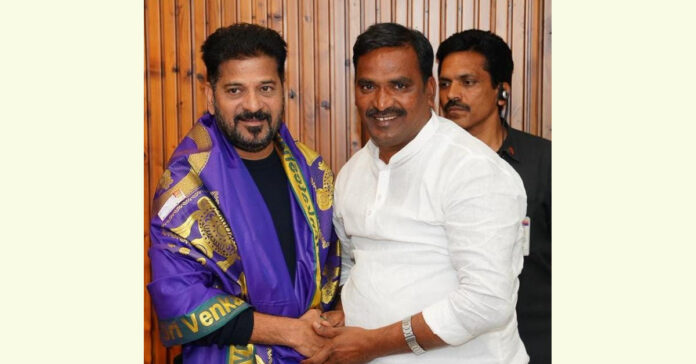 సీఎంతో భేటీ అయిన ప్రభుత్వ విప్ బీర్ల ఐలయ్య