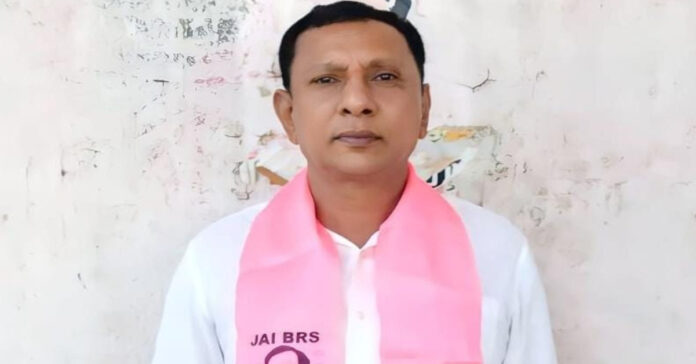 ప్రభుత్వ ఉద్యోగులు రాజకీయాలు మానుకోవాలి