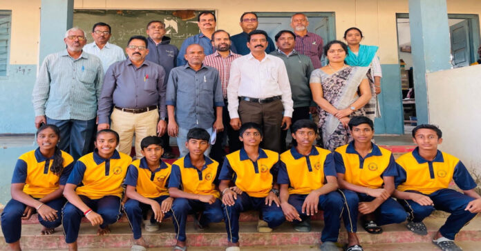 రాష్ట్రస్థాయి హాకీ పోటీలకు ఎంపికైన క్రీడాకారులకు సన్మానం