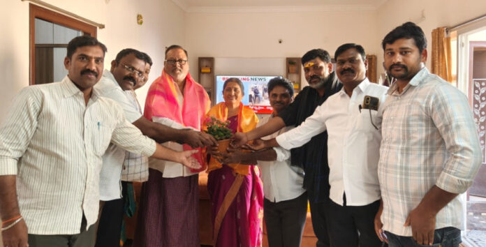 లక్ష్మీదేవికాలువ నూతన సర్పంచ్ కు సన్మానం