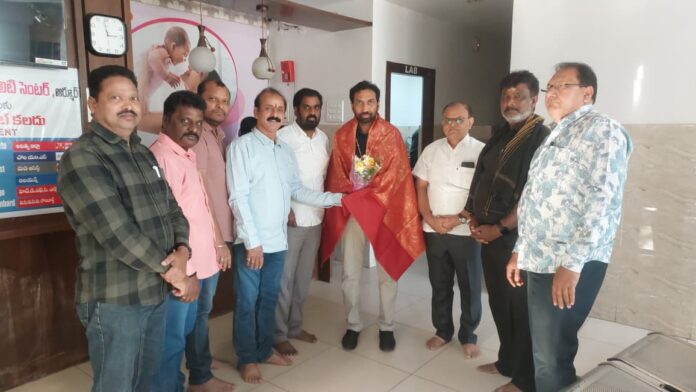 ఈ ఆర్ ఫౌండేషన్ ఆధ్వర్యంలో నూతన డిప్యూటీ డిఎంహెచ్వో కు సన్మానం