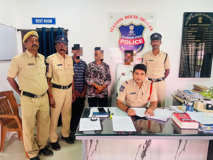 చైనా మాంజ అమ్ముతున్న వ్యక్తులపై కేసు నమోదు