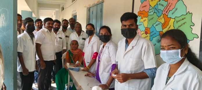 ఉచిత ఆరోగ్య క్యాంపుకు భారీ స్పందన