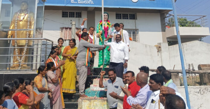 ఘనంగా కాంగ్రెస్ పార్టీ ఆవిర్భావ దినోత్సవం