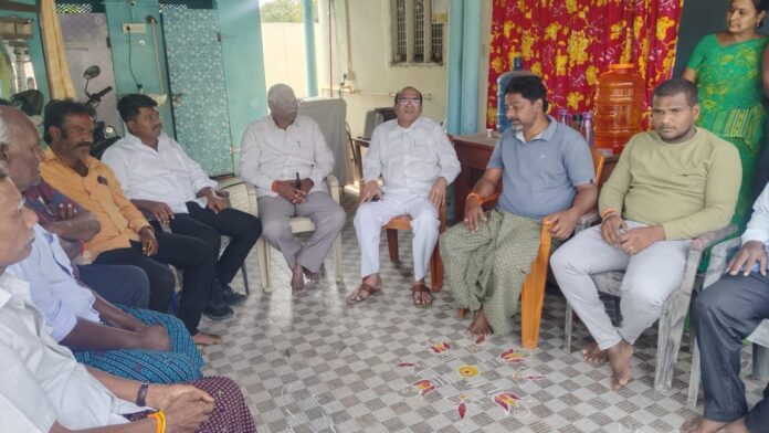 బీఆర్ఎస్ మండల అధ్యక్షుడి కి మాజీ ఎమ్మెల్యే మెచ్చా పరామర్శ