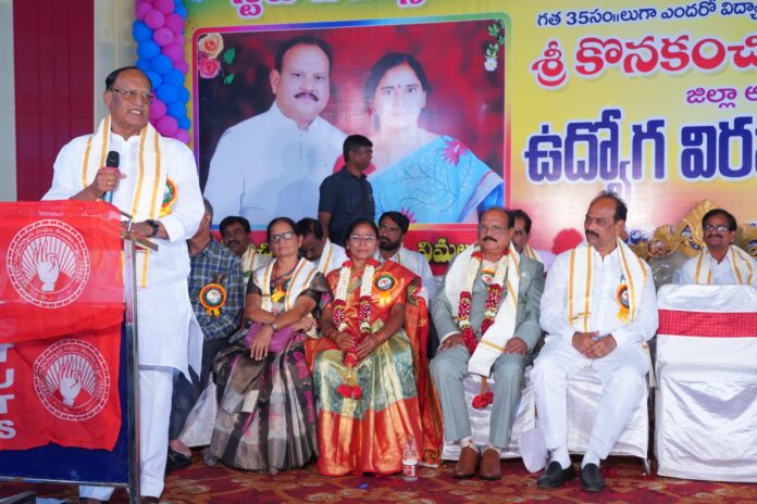 సమాజంలో ఉపాధ్యాయుల స్థానం గొప్పది