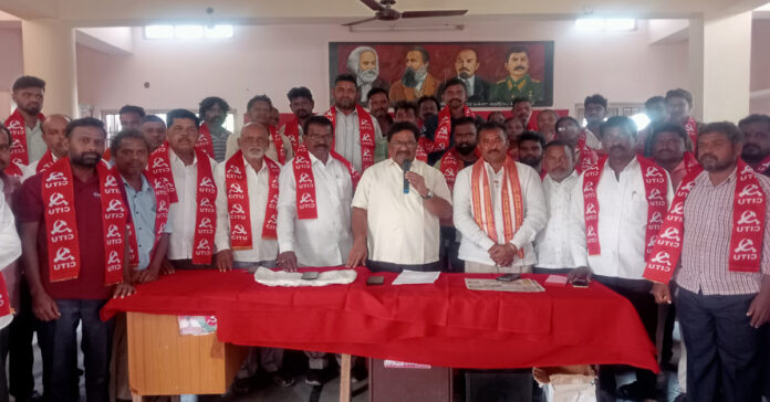 కేంద్రం తెచ్చిన కొత్త నాలుగు లేబర్ కోడ్లును రద్దు చేయాలి : జూలకంటి