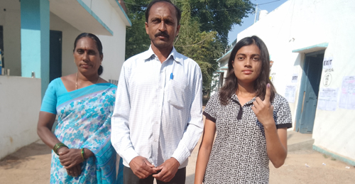 తొలిసారి ఓటు వేసిన విలువిద్య క్రీడాకారిణి చికిత