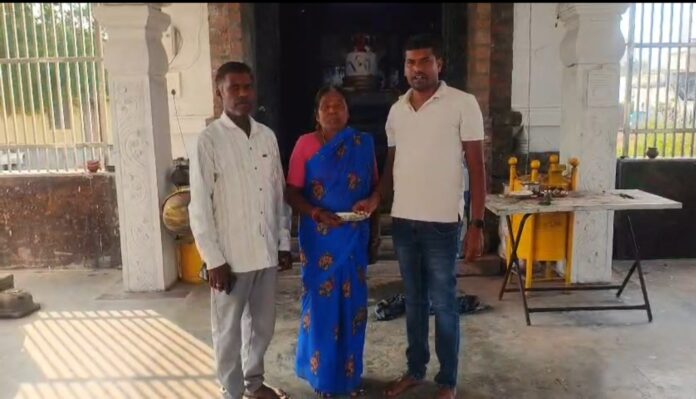 ఆలయ నిర్మాణానికి రూ 5 వేల విరాళం