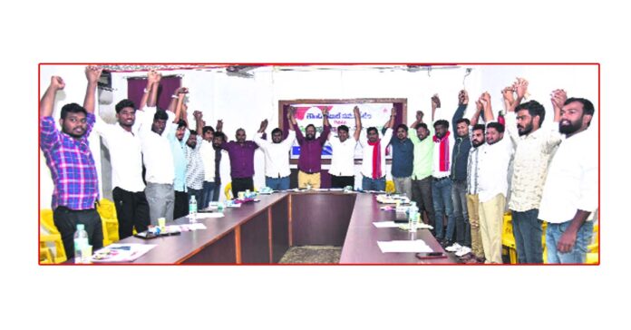 విద్యార్థి సంఘాల ఎన్నికలు నిర్వహించాలి