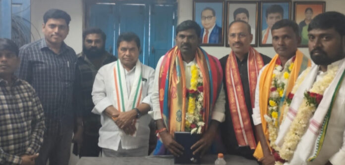Jangidi Srinivas takes oath as Edlapalli Sarpanch