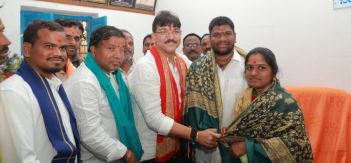 సర్పంచ్ లను అభినందించిన ఎమ్మెల్యే పైడి రాకేశ్ రెడ్డి