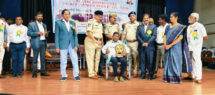 అత్యుత్తమ సేవ అవార్డు అందుకున్న మహేష్