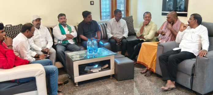 బాధిత కుటుంబాన్ని పరామర్శించిన మానాల మోహన్ రెడ్డి